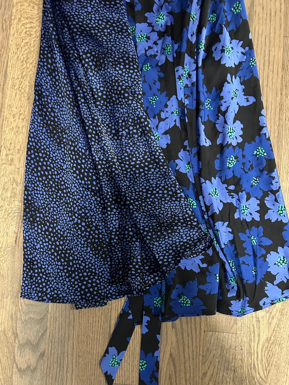 Simply Styled Floral Dolman Sleeve Wrap Dress - Picture 7 of 8